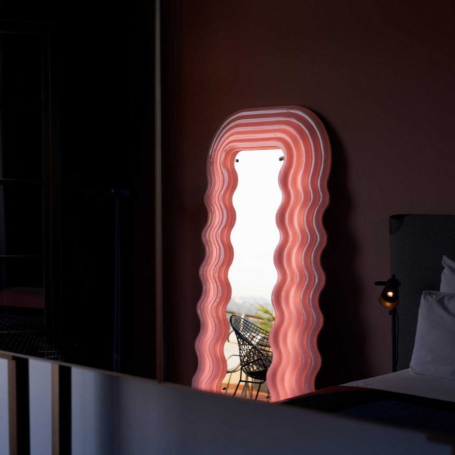 Decoration Poltronova Miroirs Psyches | Miroir Au Sol Et Lampe Ultrafragola Par Ettore Sottsass