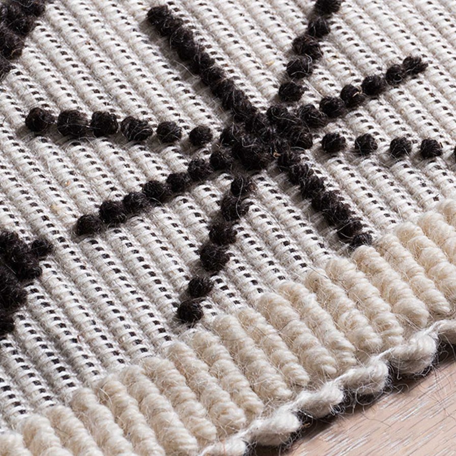 Decoration Mariantonia Urru | Tapis Prato Noir Et Blanc De Carolina Melis