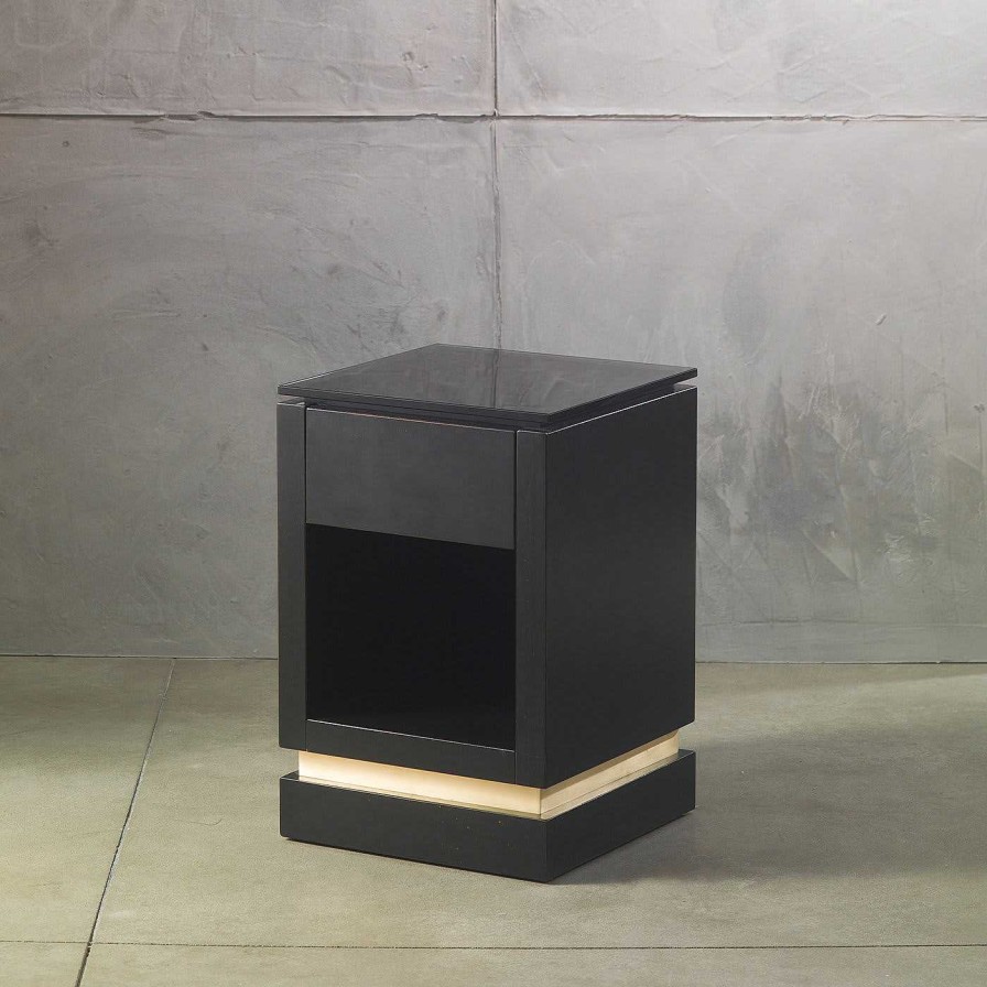 Mobilier Chelini Tables De Nuit | Table De Chevet Cube Par Filippo Montaina